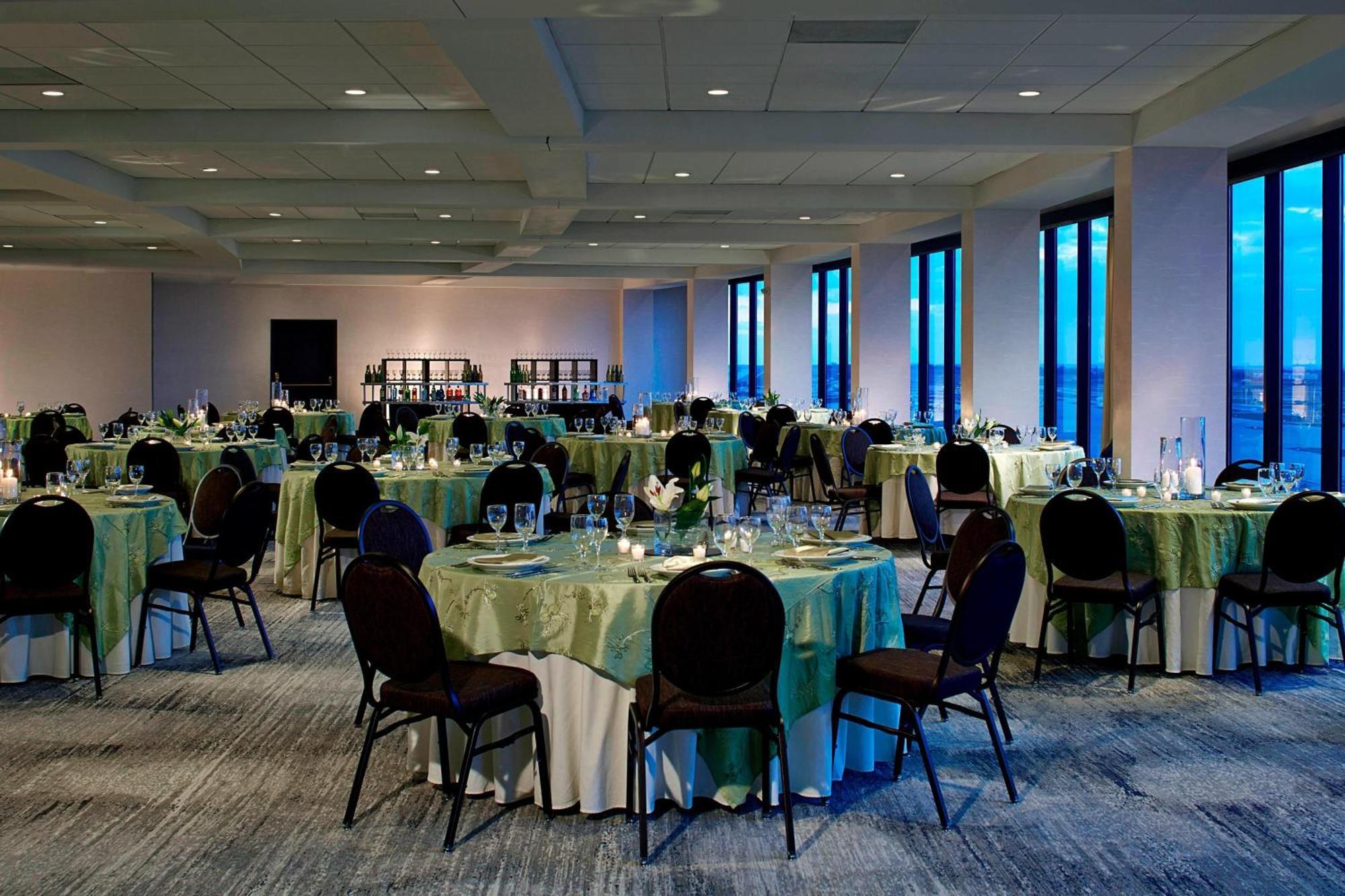 Renaissance St. Louis Airport Hotel Berkeley Εξωτερικό φωτογραφία
