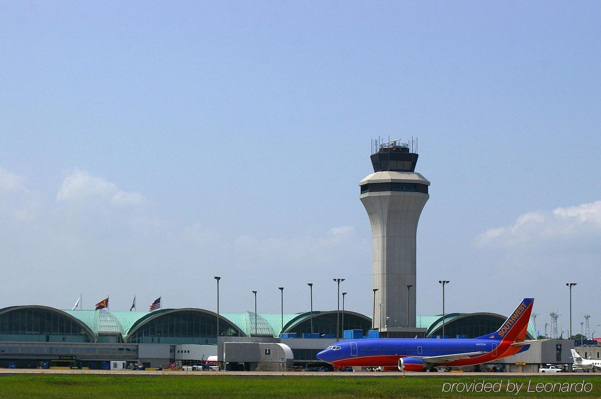 Renaissance St. Louis Airport Hotel Berkeley Εξωτερικό φωτογραφία