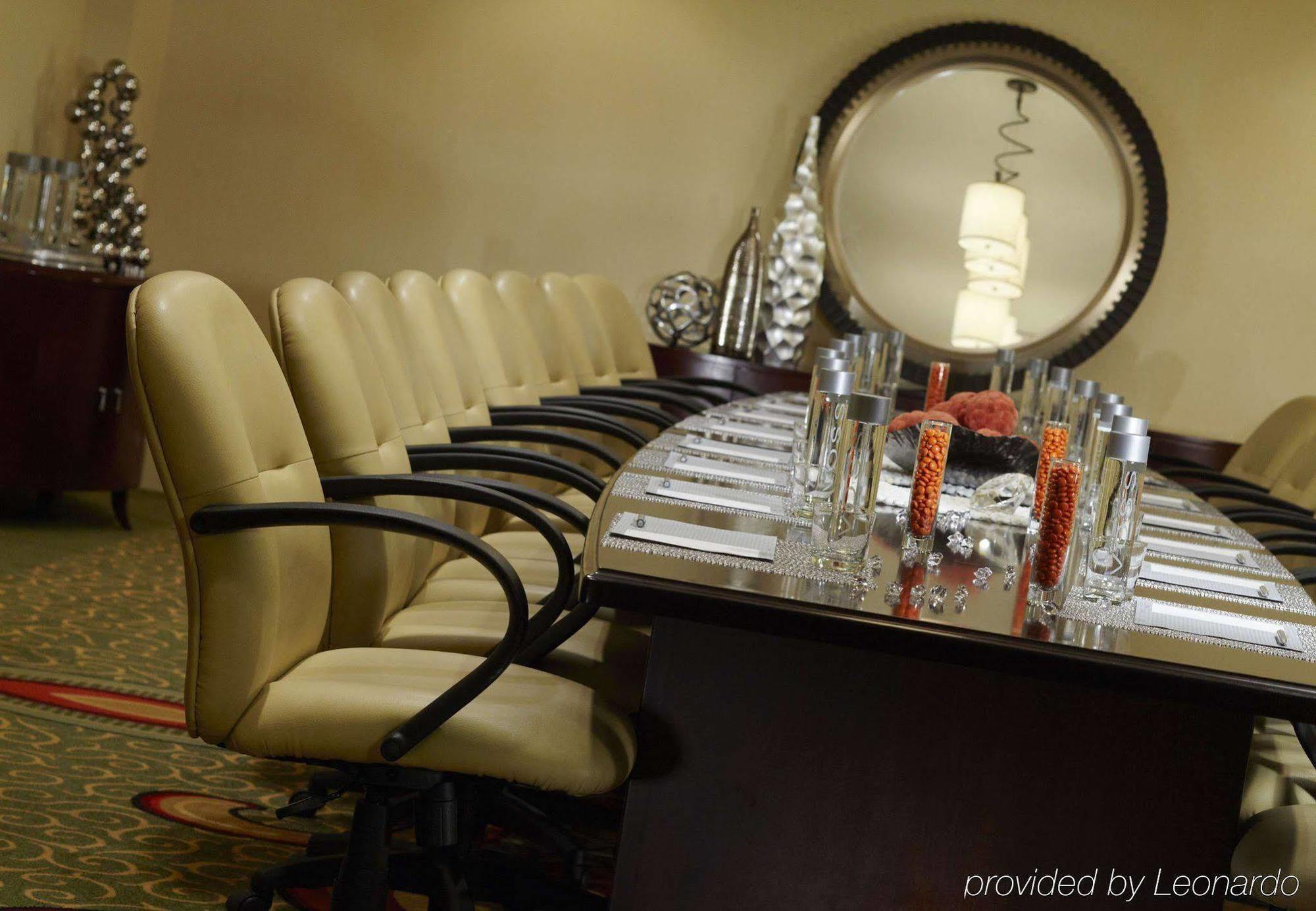 Renaissance St. Louis Airport Hotel Berkeley Επιχειρήσεις φωτογραφία